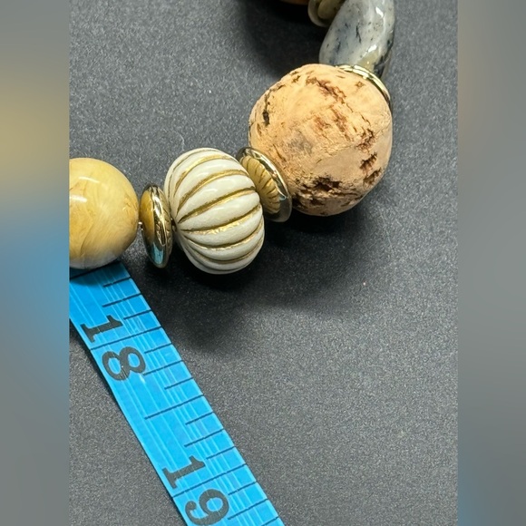 ND New Directions Long Gold Tone Necklace with Stone and Wooden Beads - Picture 8 of 11